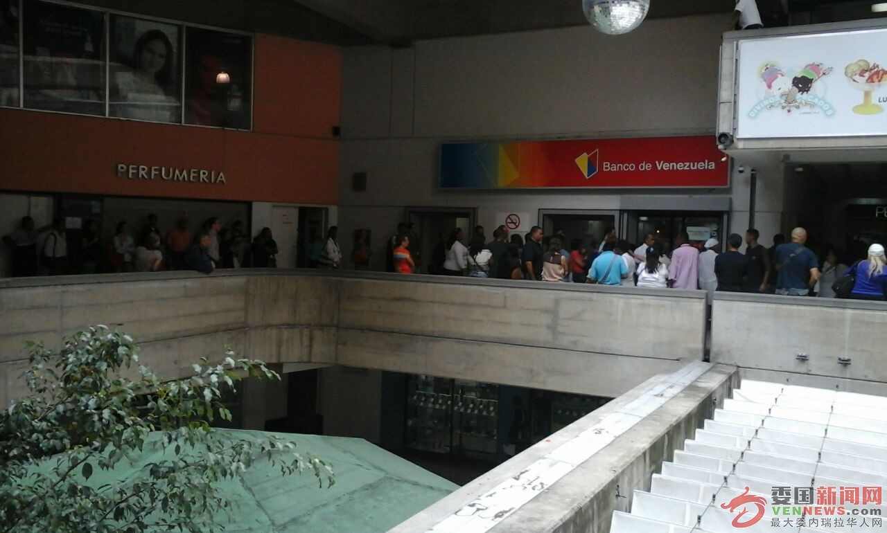 Bancos-Colas-Caracas-1.jpeg