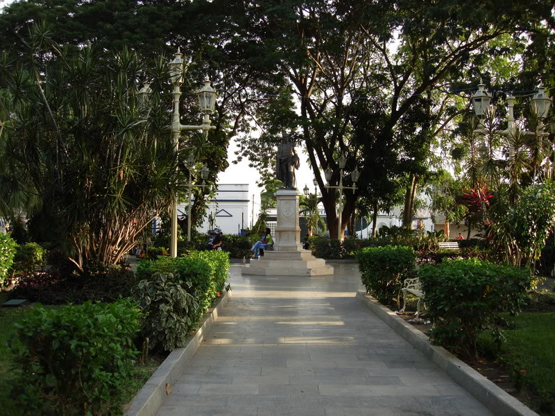 Plaza_bolivar_sf.jpg