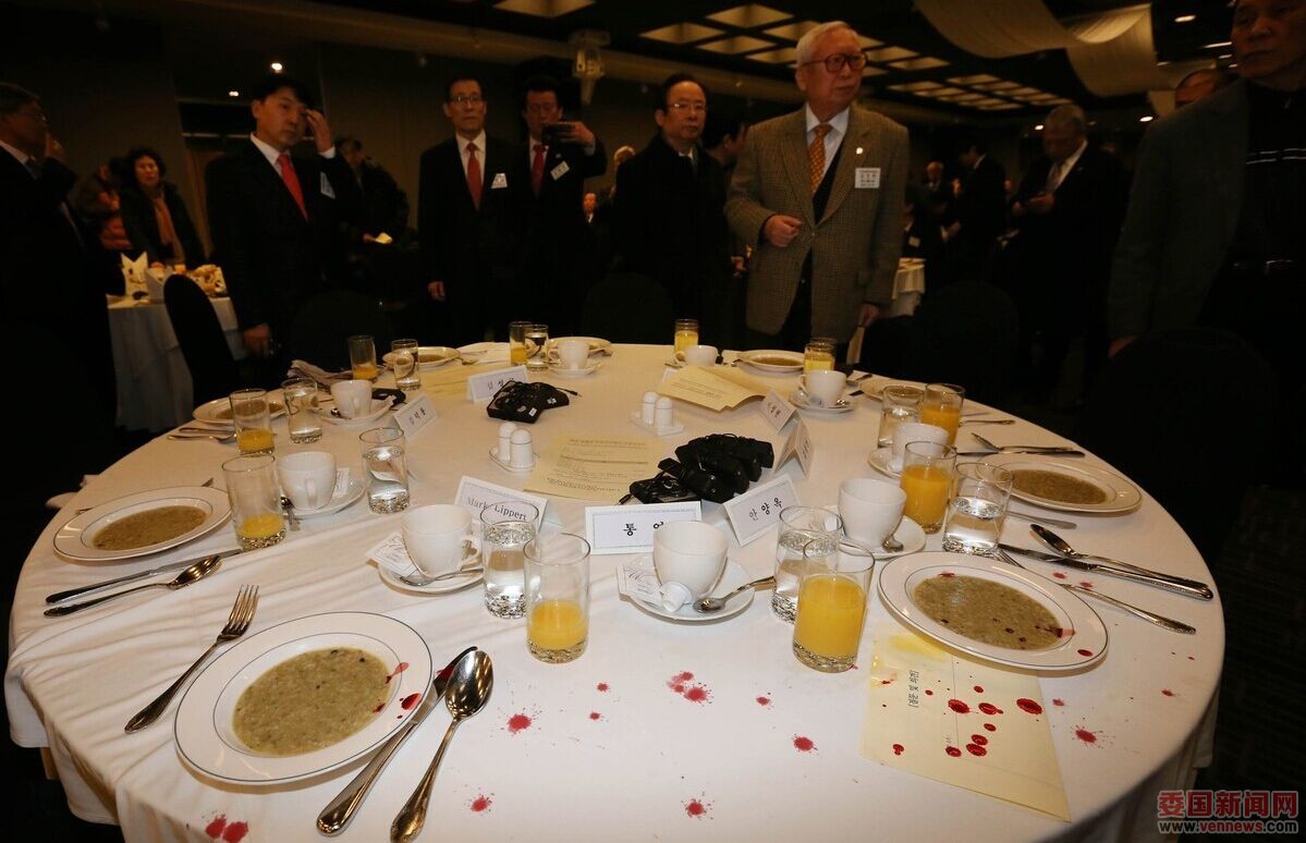 当地时间2015年3月5日，韩国首尔，美国驻韩国大使李柏特在出席世宗文化会馆举行的活动中，遭到不明身份男子 ...