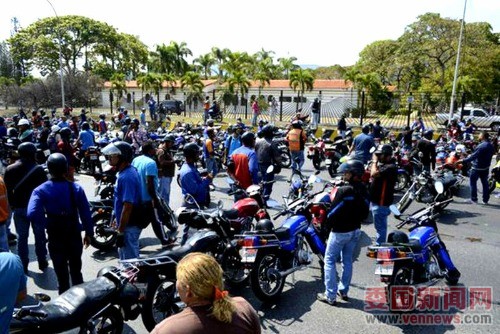 Motorizados-protesta-petare.jpg