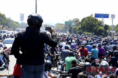 protesta-motorizados-petare-3.jpg