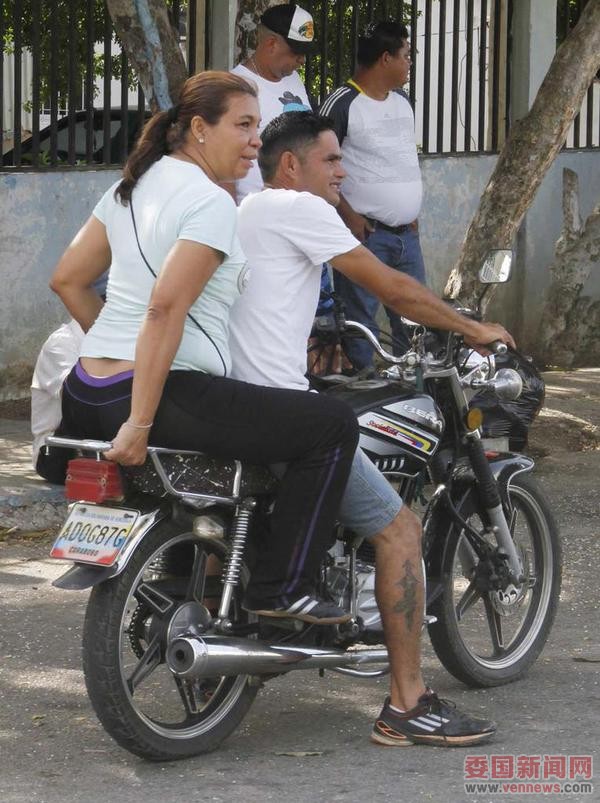 4#PrimariasMUD2015 #NvaEsparta asi esta saliendo la gente a votar sin distingo s.jpg