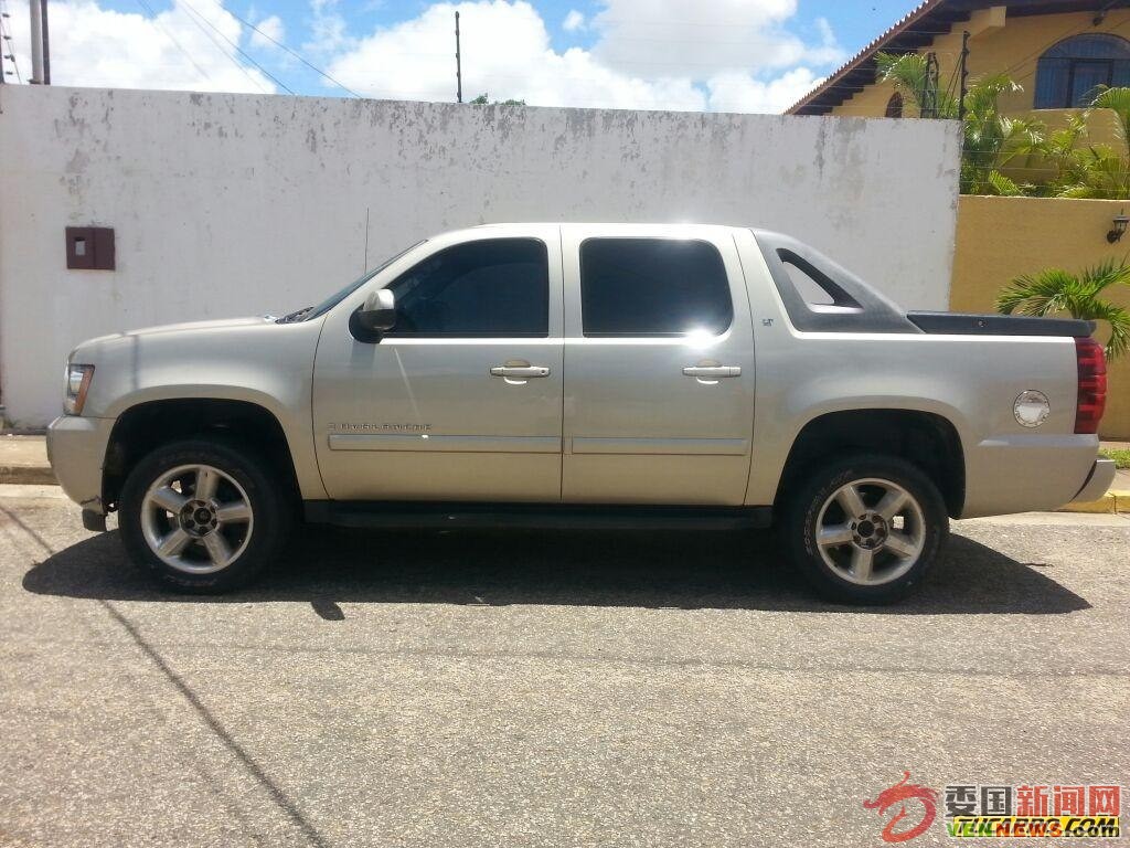 chevrolet-avalanche-526701-MLV20371056851_082015-F.jpg