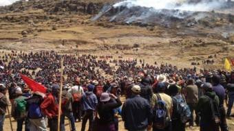 150929174920_protest_against_copper_mine_in_peru_640x360_epa.jpg