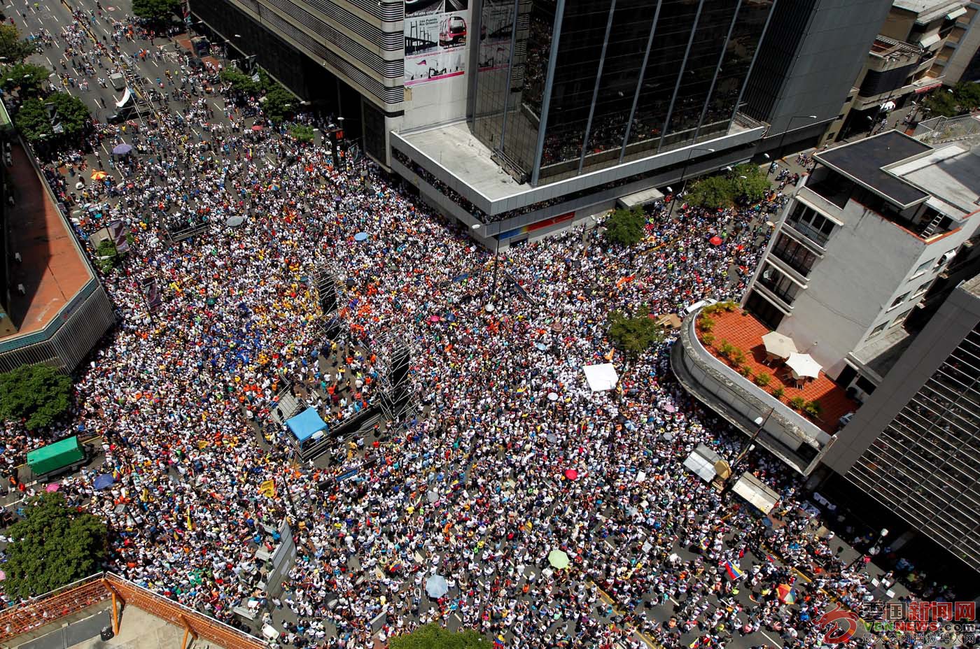 2017-04-08T162720Z_1190322862_RC18F66C8A00_RTRMADP_3_VENEZUELA-POLITICS.jpg