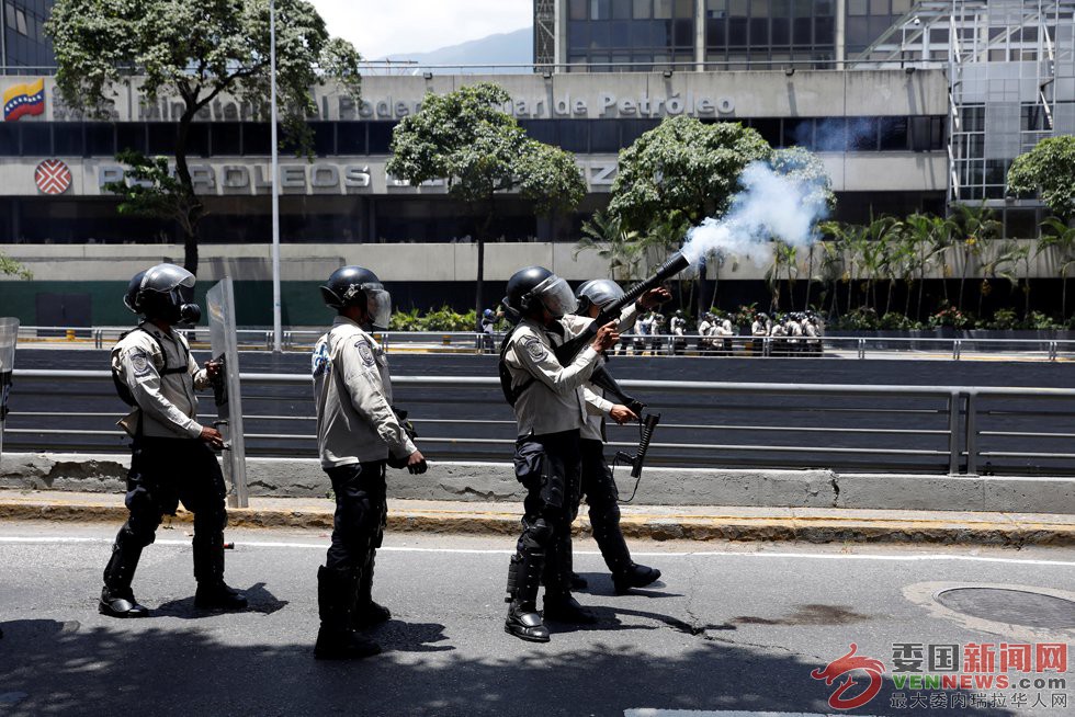 2017-04-08T184743Z_1108715442_RC1E67782100_RTRMADP_3_VENEZUELA-POLITICS.jpg