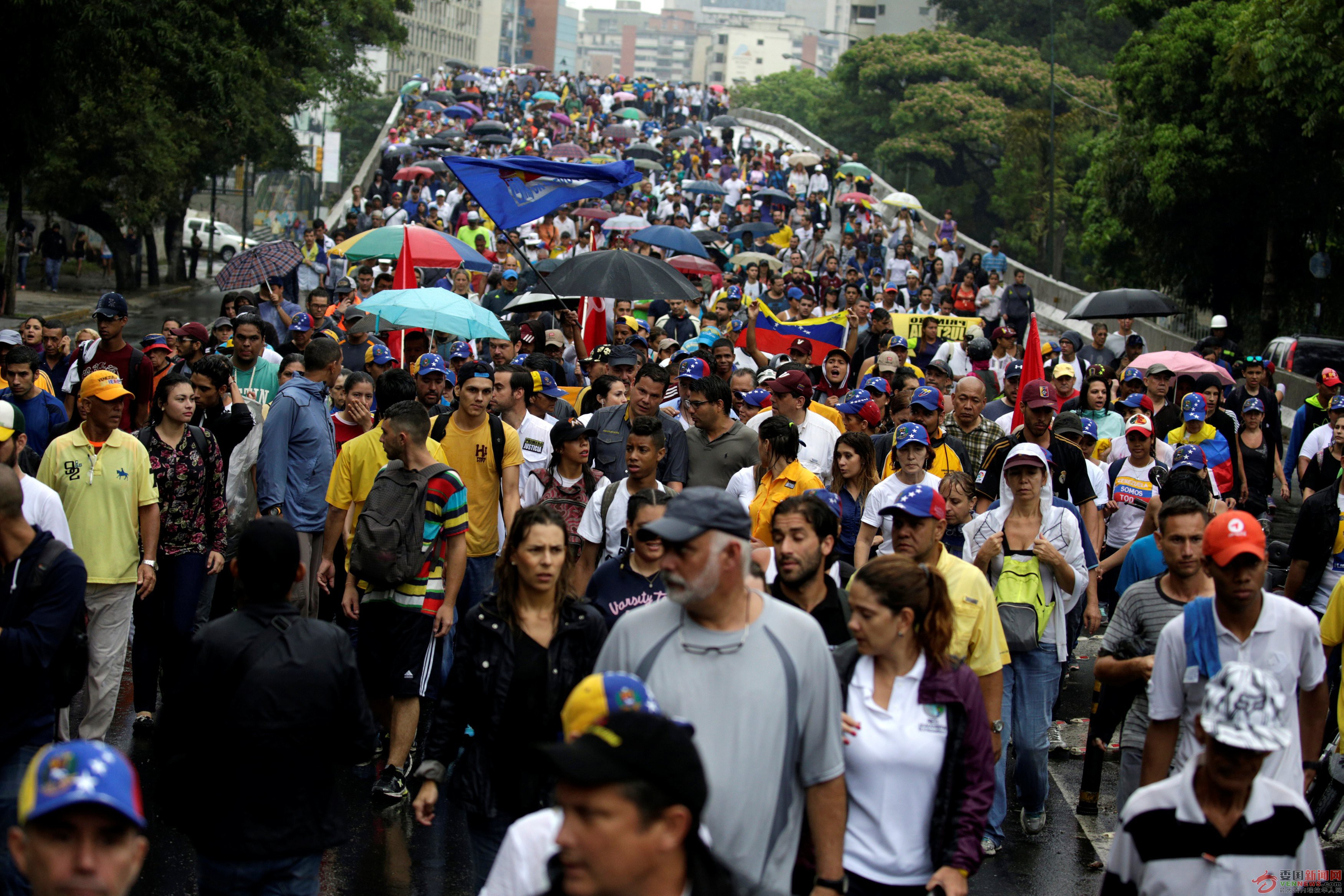 2017-04-13T181108Z_986925856_RC1668D83E70_RTRMADP_3_VENEZUELA-POLITICS.jpg