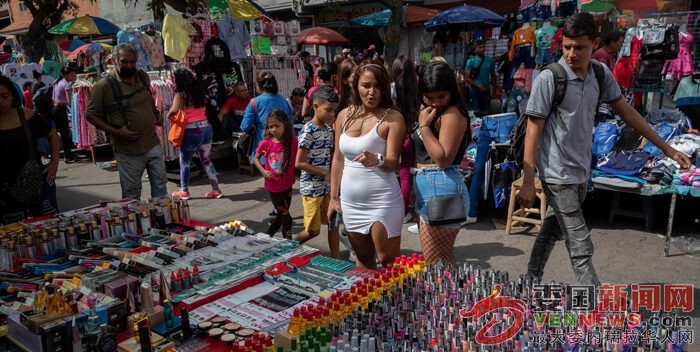 ECONOMIA-MERCADOS-BUHONEROS-PERSONAS-COMPRANDO-PRODUCTOS-VENTAS-PRECIOS-COmercio.jpg